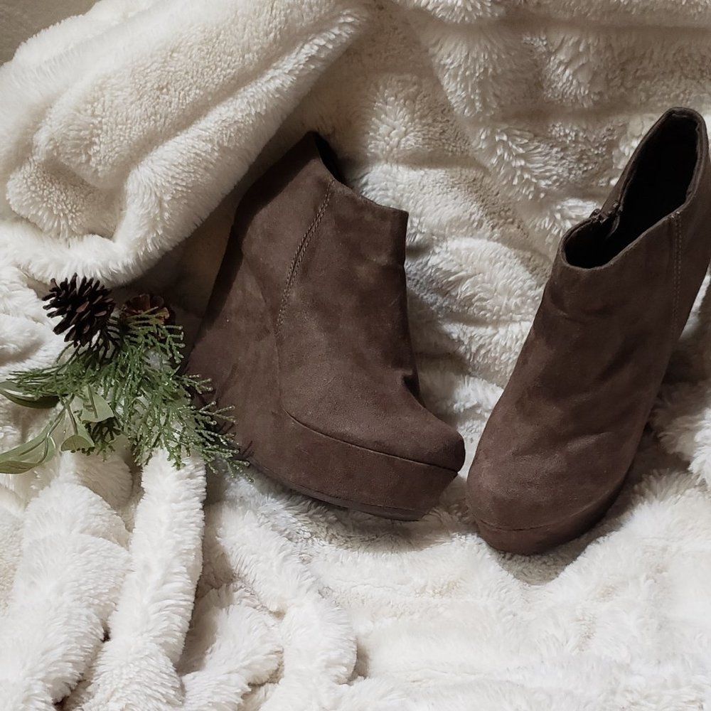 ALDO BROWN SUADE WEDGE BOOTIES